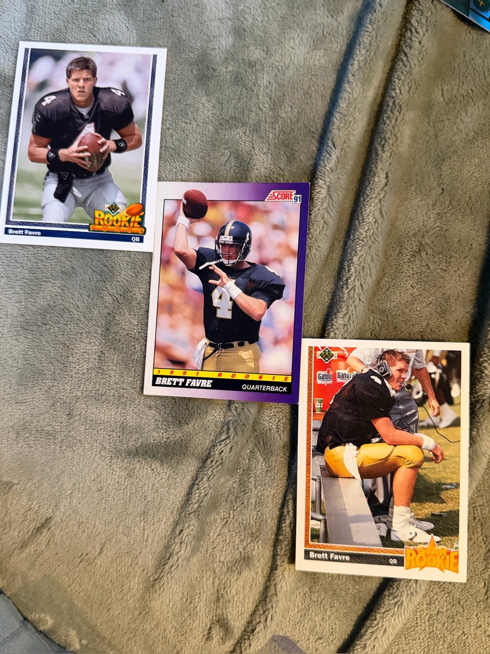 Brett Favre Rookie Card Lot of (3)